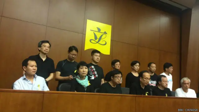 香港泛民立法会议员发表声明,强烈谴责暴徒恶行。