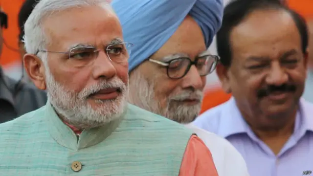 नरेंद्र मोदी, मनमोहन सिंह, शशि थरूर