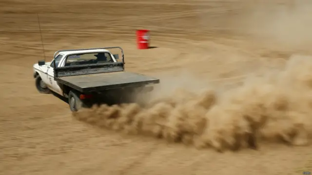 ऑस्ट्रेलिया के डेनिलिक्विन में बुल राइडिंग