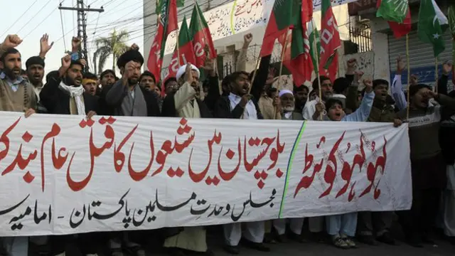 ملک میں عمومی تشدد میں تو کمی آئی ہے لیکن فرقہ ورانہ دہشت گردی میں کمی نہیں آئی ہے۔ ہزارہ قوم اور امام بارگاہوں کو مسلسل نشانہ بنایا جا رہا ہے