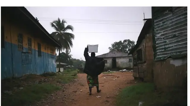 نصح رجال الدين بعدم المصافحة او المعانقة أو التجمع خوفا من انتشار المرض