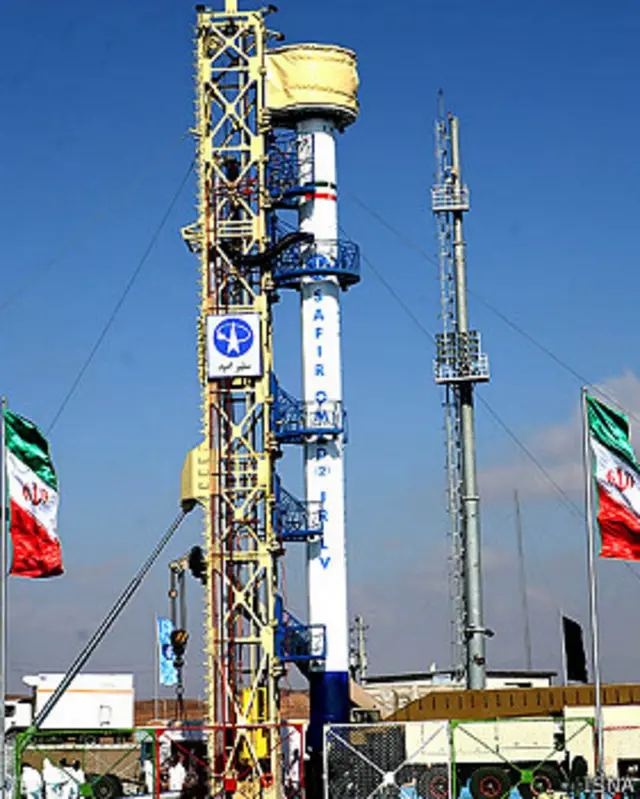 به گفته فتح الله امی مشاور سابق سازمان فضایی ایران، بر اساس تحقیقات ۱۴ سال طول می کشد تا ما انسان را به فضا پرتاب کنیم و این پروژه نیازمند ۱۰ میلیارد دلار هزینه است.