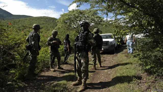 اوقفت الشرطة 22 ضابطا فيها للتحقيق بشأن صلتهم باطلاق النار على الطلبة.