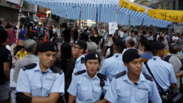 इससे पहले प्रदर्शनकारियों को पुलिस ने तितर-बितर कर दिया था