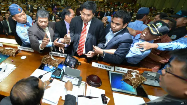 Pertarungan memperebutkan kursi Ketua MPR akan diwarnai persaingan kubu Jokowi dan Prabowo. 