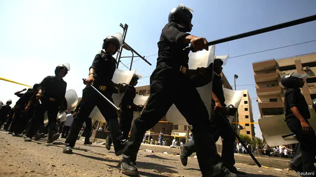 تشهد سيناء مواجهات عنيفة بين مسلحين وقوات الأمن المصرية