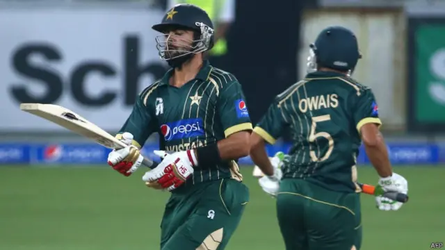 متعدد پاکستانی بلے باز غیر ضروری شاٹیں کھیلنے کی کوشش میں آؤٹ ہوئے