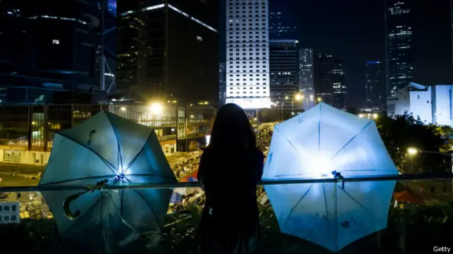 80余名香港学者发表联署声明,呼吁政府重启对话。