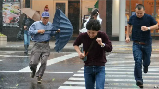 وصلت سرعة الرياح في العاصفة الى نحو 180 كيلومترا في الساعة.