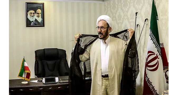 علی یونسی در کابینه محمد خاتمی وزیر اطلاعات بود