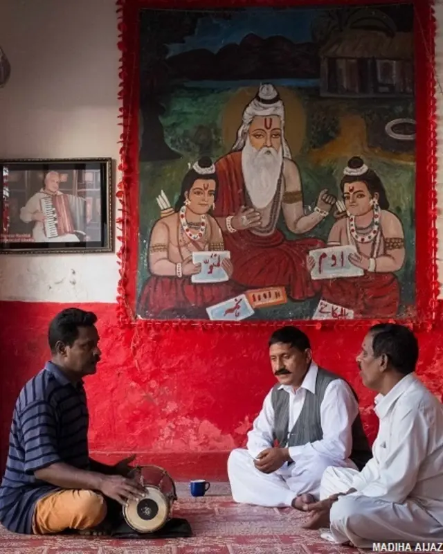 پاکستان میں ہندو مذہب کے پیروکار اقلیتی برادری کا حصہ ہیں اور ان کے مذہب اور ثقافت سے منسلک چیزیں پاکستان کی تاریخی وراثت کا حصہ ہیں۔ لاہور مشترکہ تاریخ کا گواہ رہا ہے۔ لاہور میں موجود والمیکی مندر کا ایک منظر۔