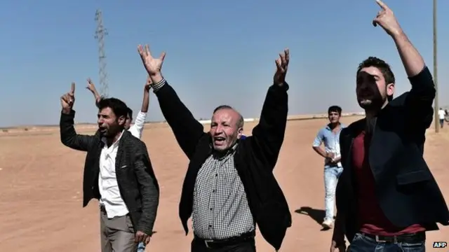 هنوز عده ای از مردم شهر از آن خارج نشده اند