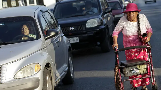 تھائی لینڈ کے کئی حصوں میں بھکاری عام ہیں خاص طور پر ریلوے سٹیشنز پر جہاں سیاح آتے ہیں