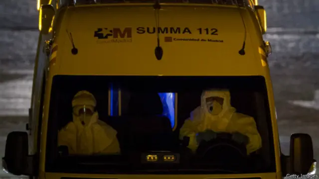 انتقال پرستار مبتلا به ابولا به بیمارستان