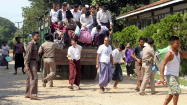 သမ္မတ ဦးသိန်းစိန်ရဲ့ လွတ်ငြိမ်းချမ်းသာခွင့် အမိန့်နဲ့ အကျဉ်းသားတွေ အသုတ်လိုက် လွှတ်ပေးခဲ့