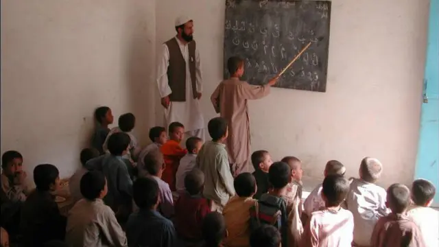 اسلحہ رکھنے کی اجازت عدم تحفظ کا احساس کرنے والے اساتذہ کو دی، صوبائی وزیرتعیلم