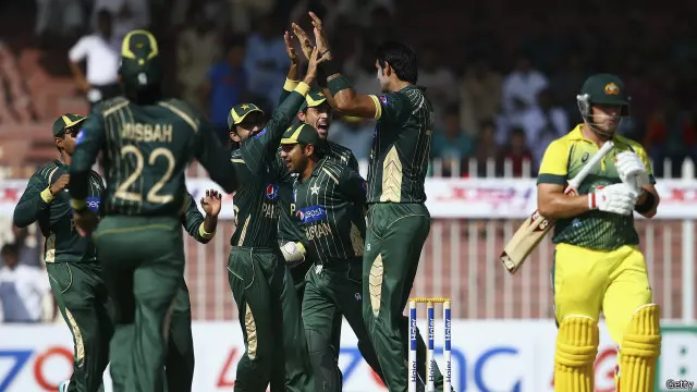 محمد عرفان نے پہلے ہی اوور میں فنچ کو آؤٹ کر کے پاکستان کو پہلی کامیابی دلائی