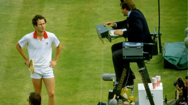 Discusiones como la del estadounidense John McEnroe con los jueces de línea desaparecieron casi en su totalidad con el "Ojo de halcón".