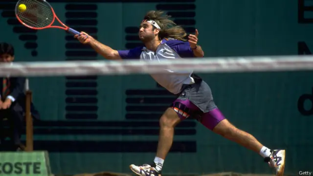 El estadounidense Andre Agassi le dio mucho color al tenis al comienzo de su carrera.