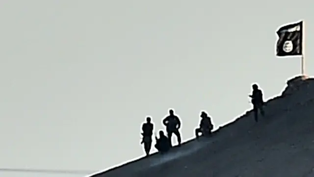 Kelompok militan Negara Islam terus berupaya mengepung Kobane