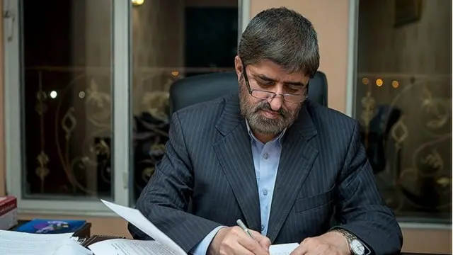 علی مطهری در نامه خود خطاب به احمد جنتی گفته اگر "رویه" حذف یک نامزد انتخاباتی پس از انتخاب او "باب" شود، شورای نگهبان میتواند در آینده "منتخبان زیادی از جمله یک کاندیدای ریاست جمهوری را پس از انتخاب مردم و رای مثلاً سی میلیونی حذف کند."