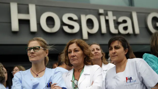 میڈرڈ میں نرس کے ایبولا کی زد میں آنے سے نرسوں میں بے چینی نظر آ رہی ہے اور وہ مظاہرہ کر رہی ہیں