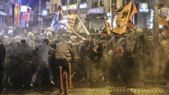 ترکی کے سب سے بڑے شہر استنبول اور کرد اکثریتی شہر دیار بکر میں بھی شدید مظاہرے ہوئے