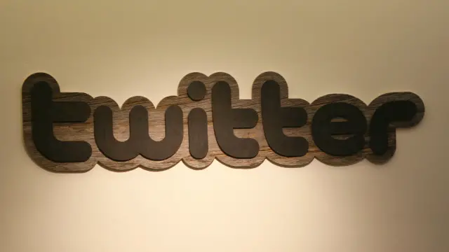 ٹوئٹر کا کہنا ہے کہ یہ آزادئ اظہار کے حق کی خلاف ورزی ہے جس کی امریکی آئین میں پہلی ترمیم میں تشریح کی گئی ہے