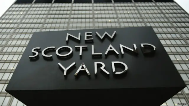 蘇格蘭場表示警方在倫敦逮捕了四名男子。