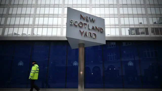 اعتقلت السلطات مؤخرا اربعة أشخاص وجميعهم في اوائل العشرينات على خلفية اتهامهم بالتورط في اعمال ارهابية أو التحضير لها