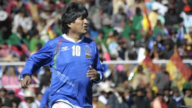 Morales suele hacer del fútbol una oportunidad para hacer diplomacia.