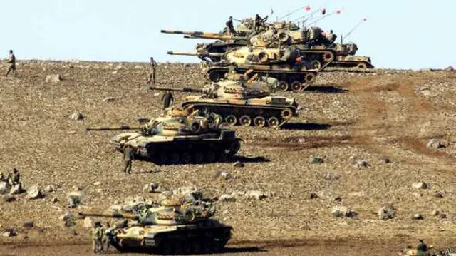 ترکي ټانکونه د سوریې پر پوله ځای پرځای شوي، خو د سوریې خاورې ته نه دي ننوتي.