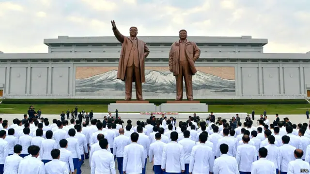 朝鲜领导人雕像