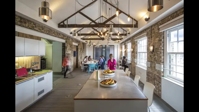 Obras premiadas vão desde sedes de administração municipal com cafés e biblioteca até sede de start-ups