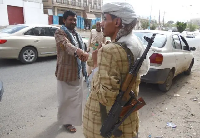 در یمن، داشتن سلاح سمبل مردانگی و باعث افتخار است. گفته می شود که حدودا دو برابر شمار جمعیت، سلاح در دست مردم است. 