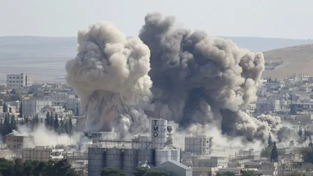 الغارات التي تقودها الولايات المتحدة على مواقع تنظيم "الدولة الإسلامية" عززت موقف المقاتلين الأكراد. 