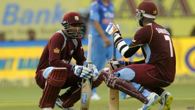 दिनेश रामदीन और मार्लन सैमुअल्स