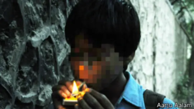 नशा करता बच्चा