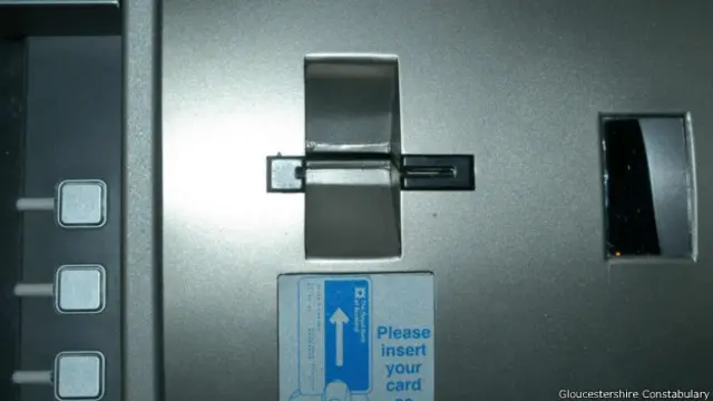 Банкомат с устройством взлома