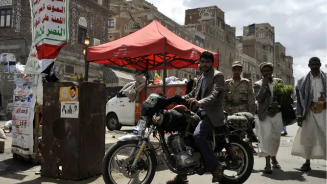 بالاگرفتن دور تازه اختلاف میان حوثی‌ها و حکومت مرکزی باعث تاخیر در اجرای توافق صلحی می‌شود که دو هفته قبل به امضای طرفین رسید