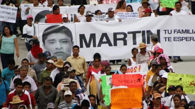 Marcha en México por desaparición de estudiantes.
