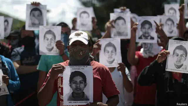 Estudiantes protestando