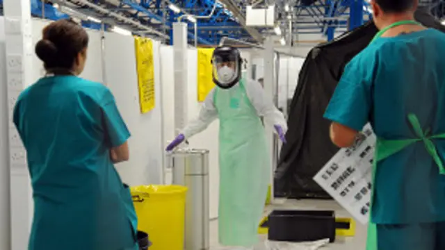 इबोला के संक्रमण से अब तक क़रीब चार हज़ार लोगों की मौत हो चुकी है