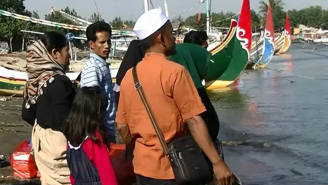 Kapal feri LCT Ravelia 2 tenggelam saat menuju Pelabuhan Ketapang, Jawa Timur.