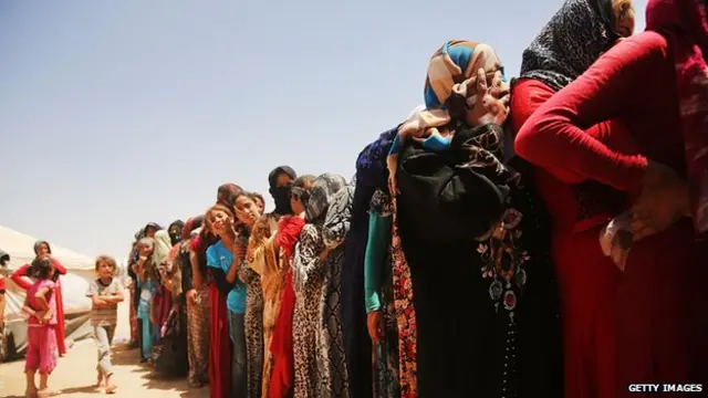 سیل پناهجویانی که از مناطق تحت کنترل دولت اسلامی میگریزند بحران انسانی آفریده