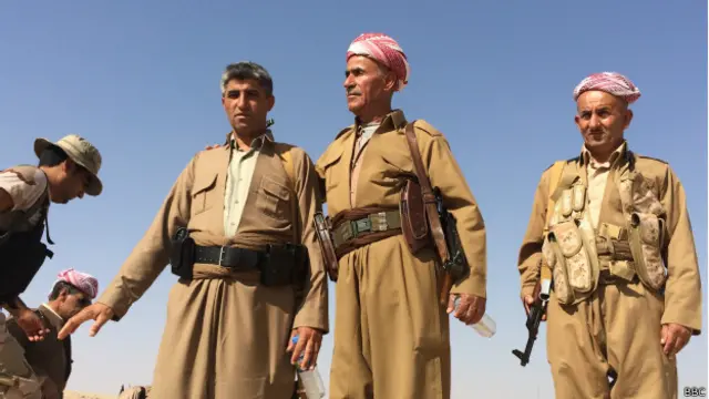 شہر کا دفاع کرنے والے کرد جنگجوؤں کا کہنا ہے کہ انھیں خود سے زیادہ طاقتور دشمن کا سامنا ہے