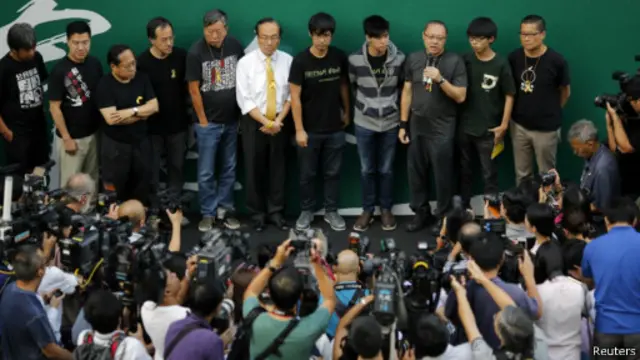 学联、学民思潮和一批泛民立法会议员早些时候举行联合记者会。