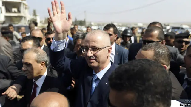 شكلت حكومة الوحدة الوطنية برئاسة الحمد لله في يونيو/حزيران بعد اتفاق مصالحة بين فتح وحماس.