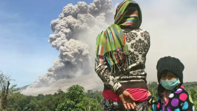 Warga di sekitar Gunung Sinabung