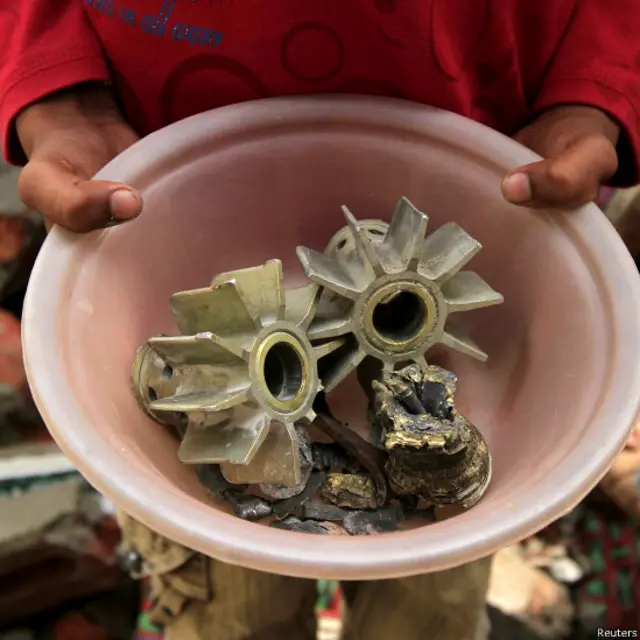 بھارتی وزیر دفاع نے پاکستان کو خبردار کیا ہے کہ اگر کشمیر میں ’بلا اشتعال‘ فائرنگ کا سلسلہ بند نہ ہوا تو اس کا ’بھرپور جواب‘ دیا جائے گا۔